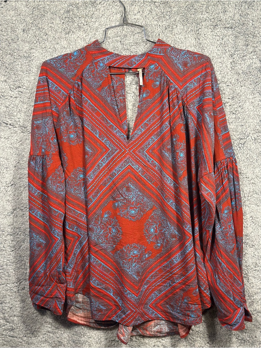 Free People Blouse Size M Rust Blue Paisley Split Neck 3/4 Balloon Sleeves.